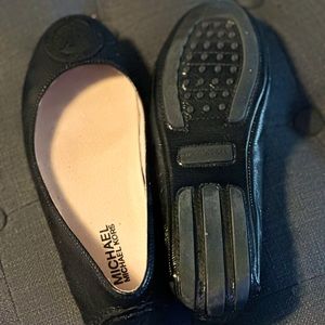 Black Michael Kors Fulton Flat Patent. Size 6.5 New in box. Perfect summer flat.